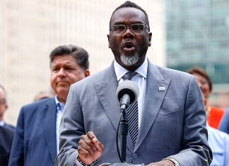 Chicago mayor signs executive order banning ICE operations on city property